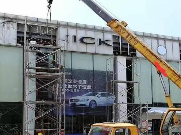 平和县吊车租赁_吊车需注意防止侧翻