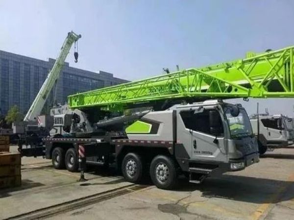 平和县吊车公司_拉萨-选择吊车出租公司要考虑哪些